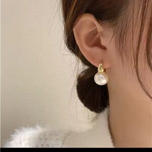 Elegant Gold Pearl Drop Earrings